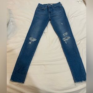 Women’s Levi 710 Super Skinny Jeans size 25